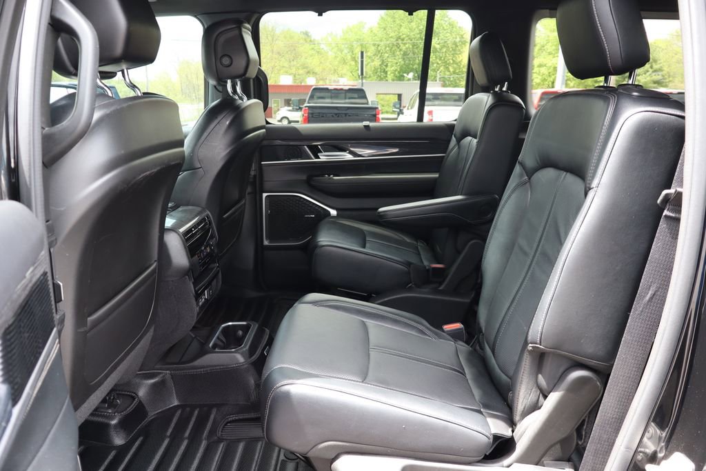Used 2022 Jeep Wagoneer Series III w/ Convenience Group I AWD/4WD image 28