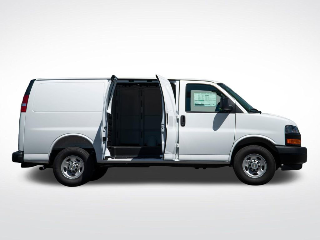 New 2025 Chevrolet Express 3500 RWD image 6