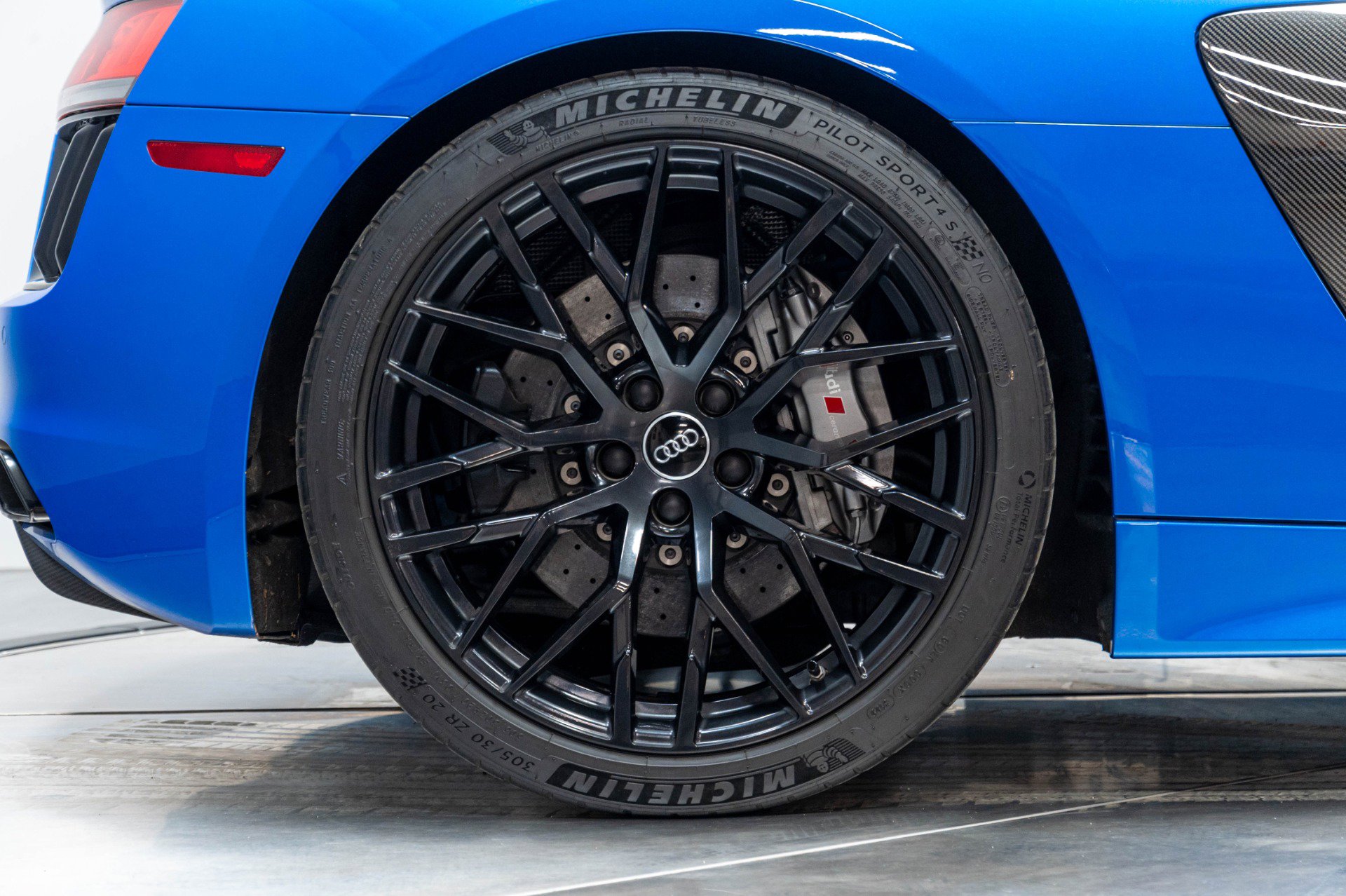 Used 2017 Audi R8 V10 plus AWD/4WD image 18