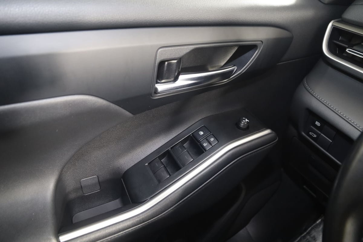 Used 2021 Toyota Highlander XLE AWD/4WD image 29
