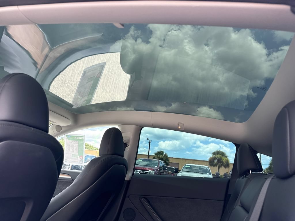 Used 2025 Tesla Model Y Long Range AWD/4WD image 7