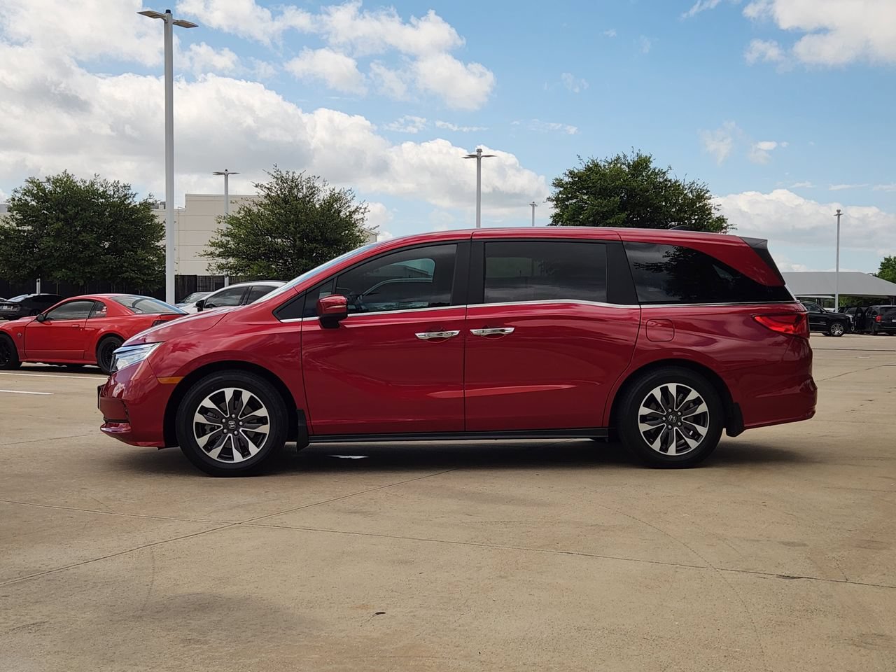 Certified 2024 Honda Odyssey EX-L image 4