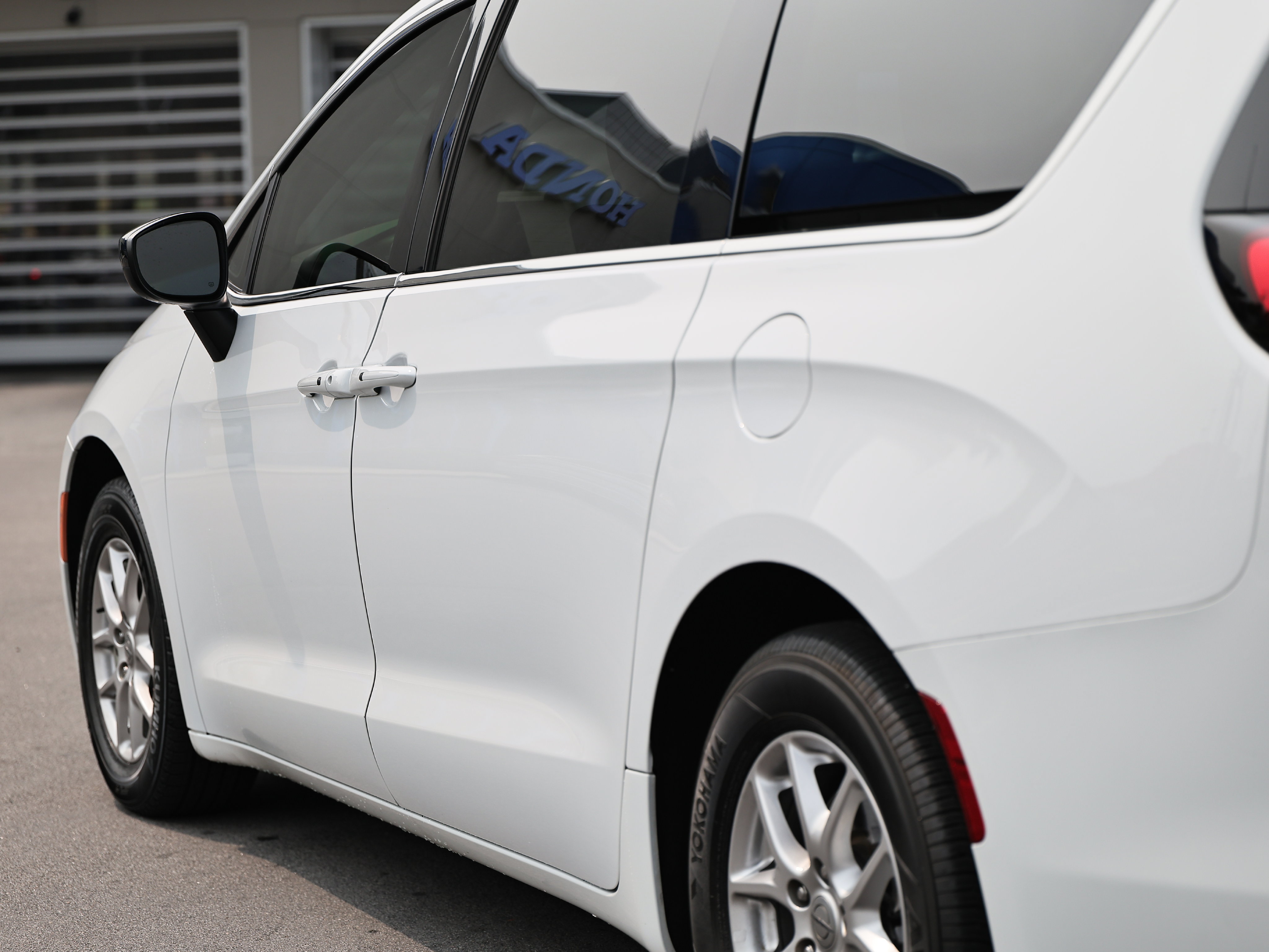 Used 2024 Chrysler Voyager LX FWD image 8