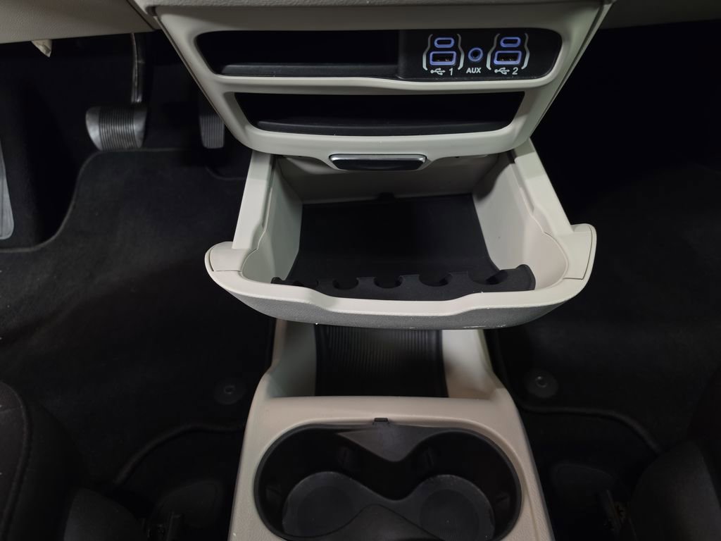 Used 2023 Chrysler Voyager LX image 21