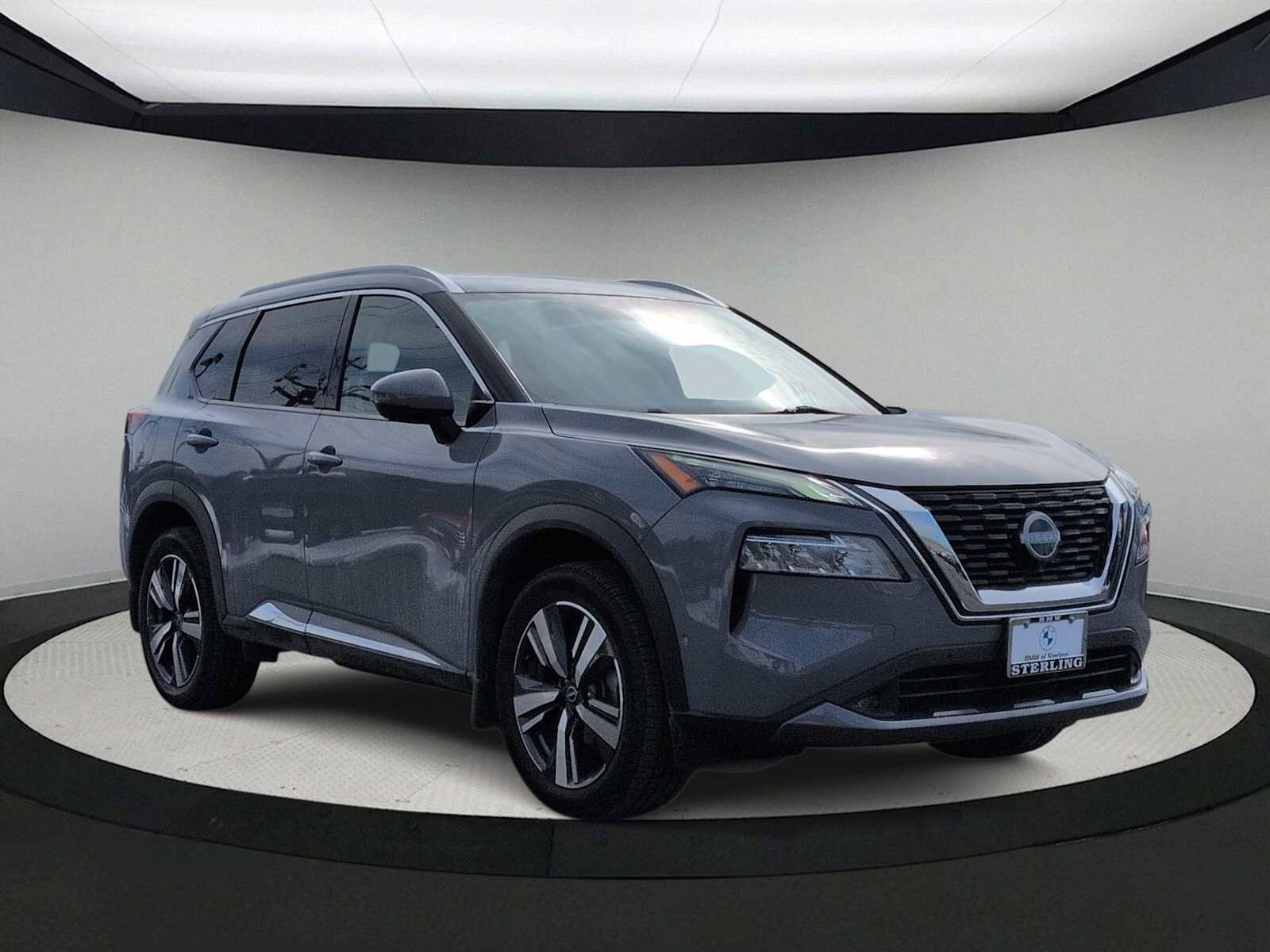 Used 2022 Nissan Rogue SL w/ SL Premium Package image 2