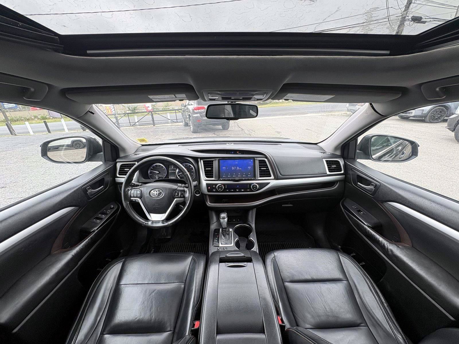 Used 2015 Toyota Highlander XLE AWD/4WD image 25