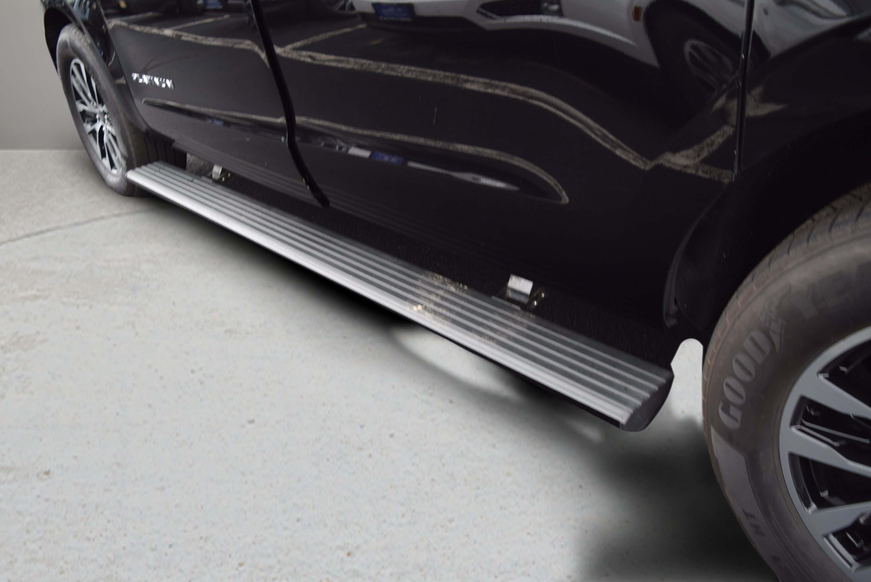 Certified 2025 Ford Expedition Max Platinum AWD/4WD image 9