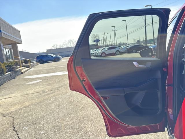Certified 2023 Ford Escape Platinum w/ Class II Trailer Tow Package AWD/4WD image 23