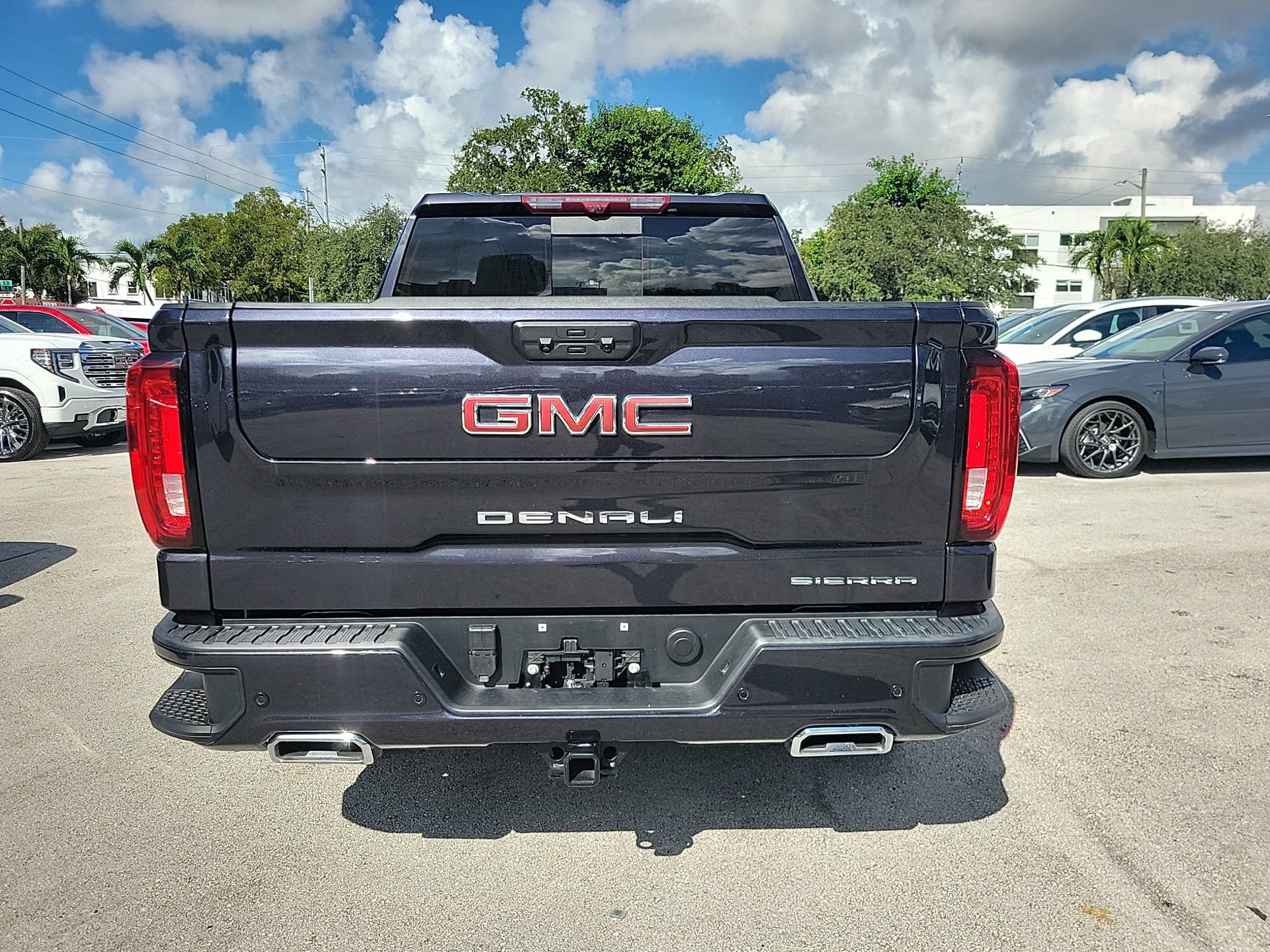 Used 2025 GMC Sierra 1500 Denali w/ Denali Reserve Package AWD/4WD image 11