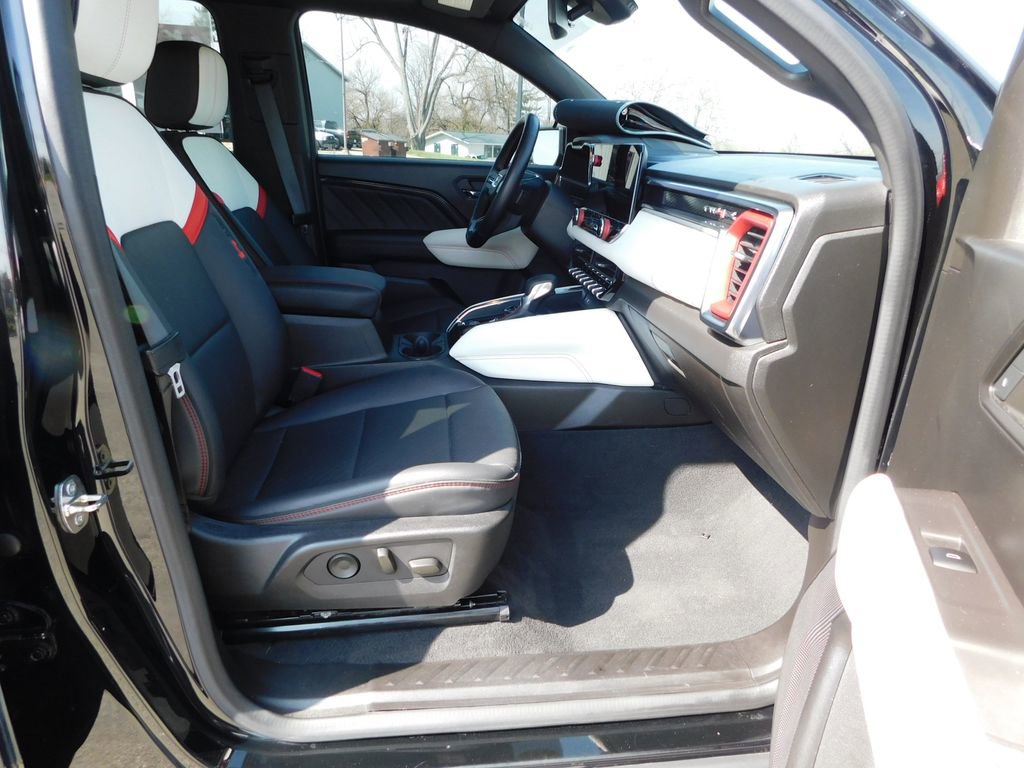 Used 2023 GMC Canyon AT4X image 22