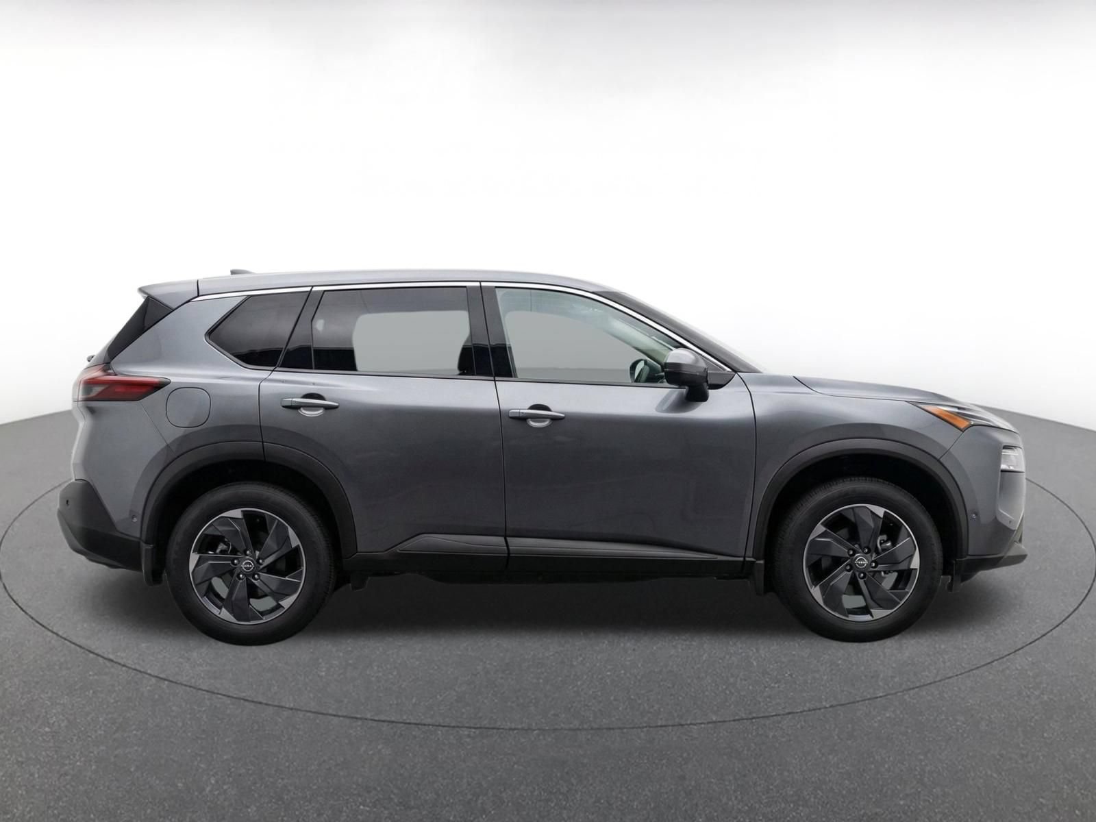 Used 2025 Nissan Rogue SV FWD image 12