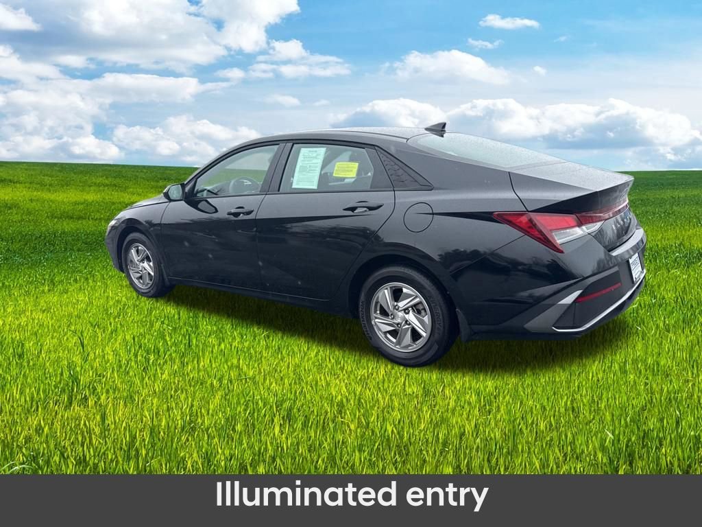 Used 2026 Hyundai Elantra SE image 9