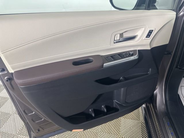 Used 2023 Toyota Sienna Platinum AWD/4WD image 9