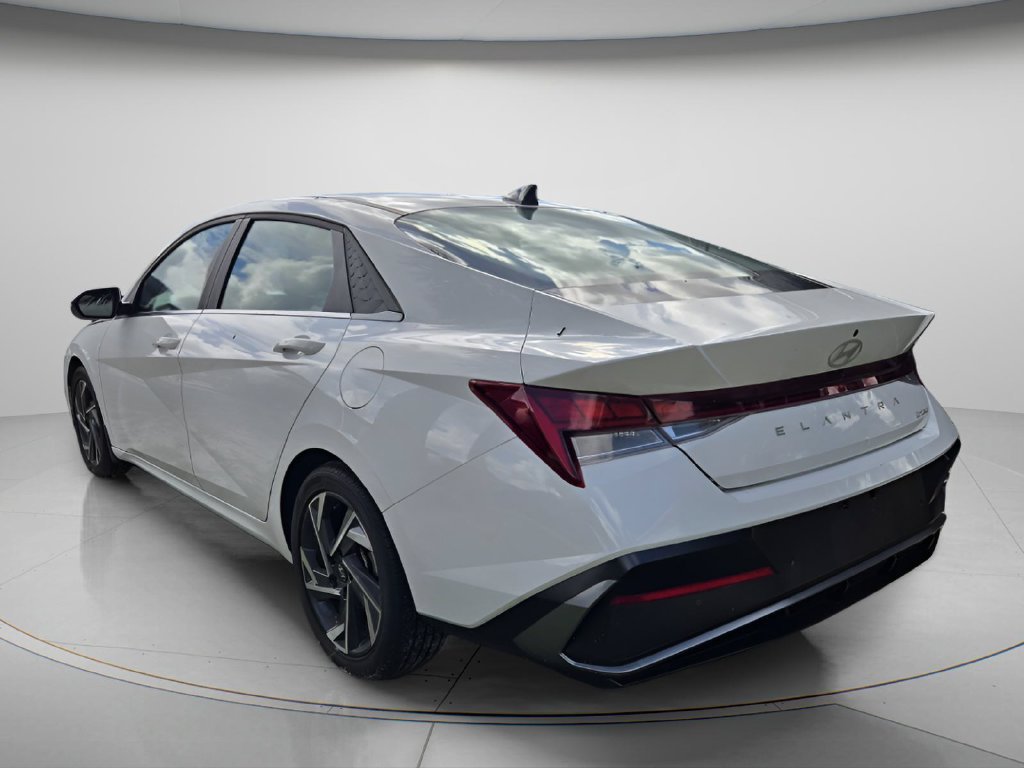 Certified 2024 Hyundai Elantra Limited FWD image 5