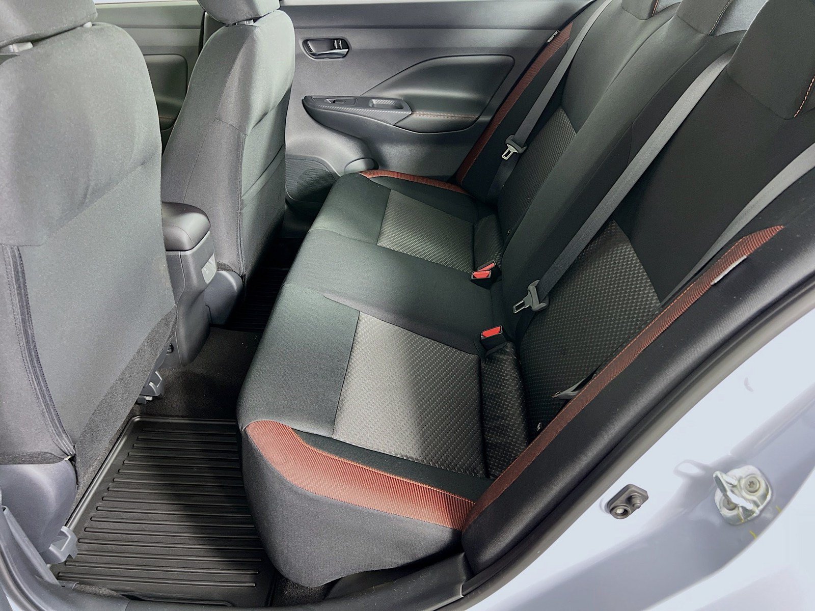New 2025 Nissan Versa SR w/ Trunk Package FWD image 5