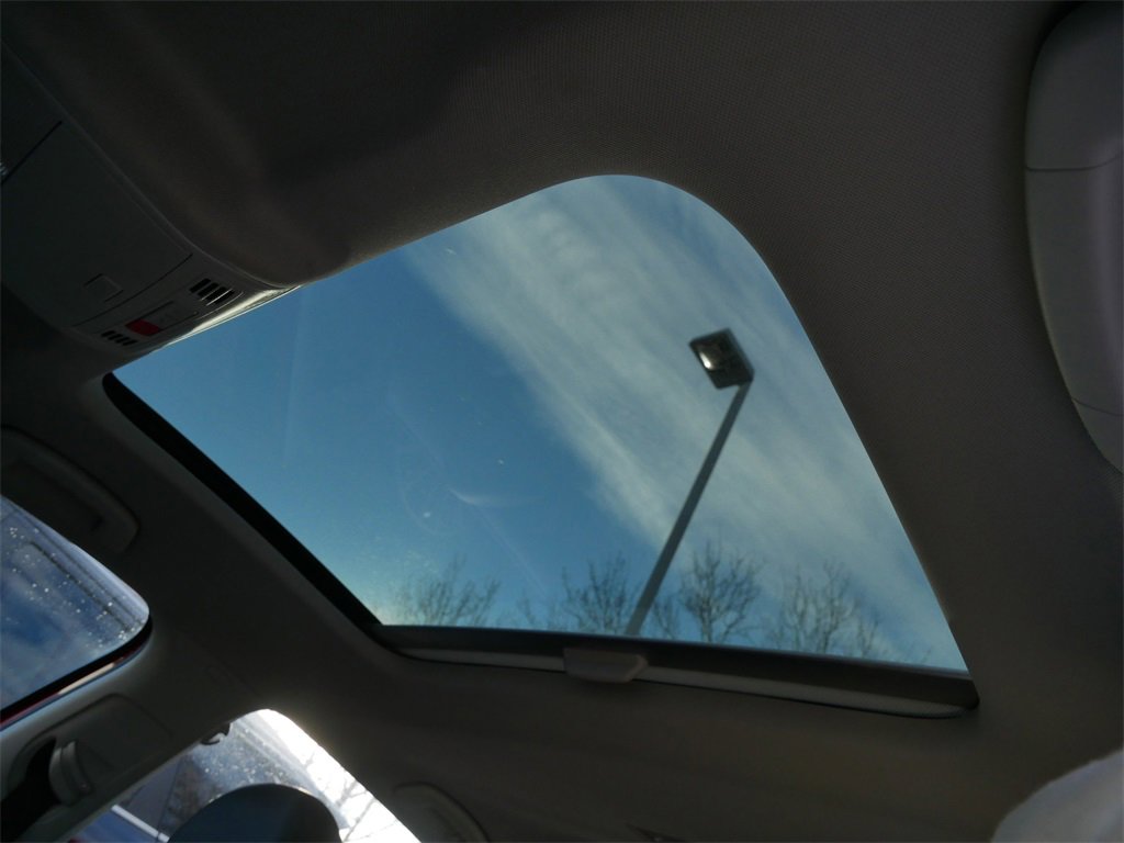 Used 2019 Volkswagen Golf SE w/ Driver Assistance Package image 29