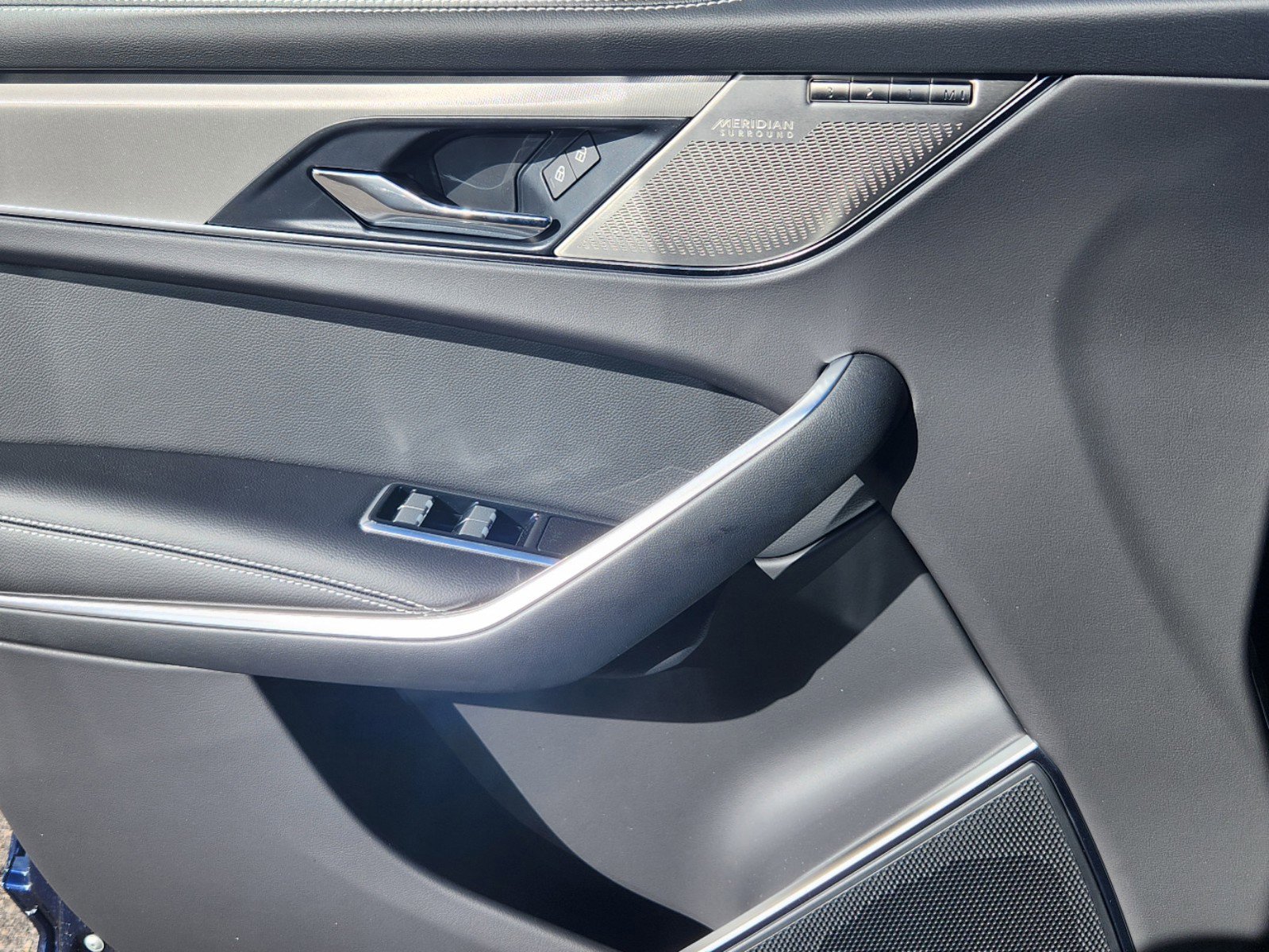 New 2025 Jaguar F-PACE R-Dynamic S image 13