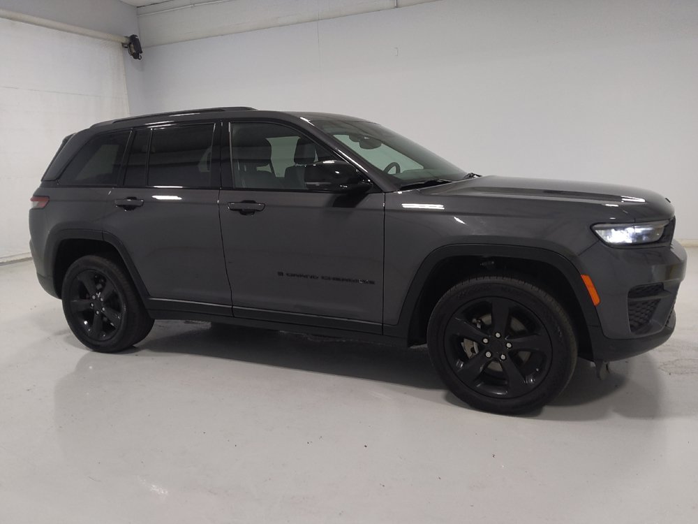 Used 2023 Jeep Grand Cherokee Altitude AWD/4WD image 11