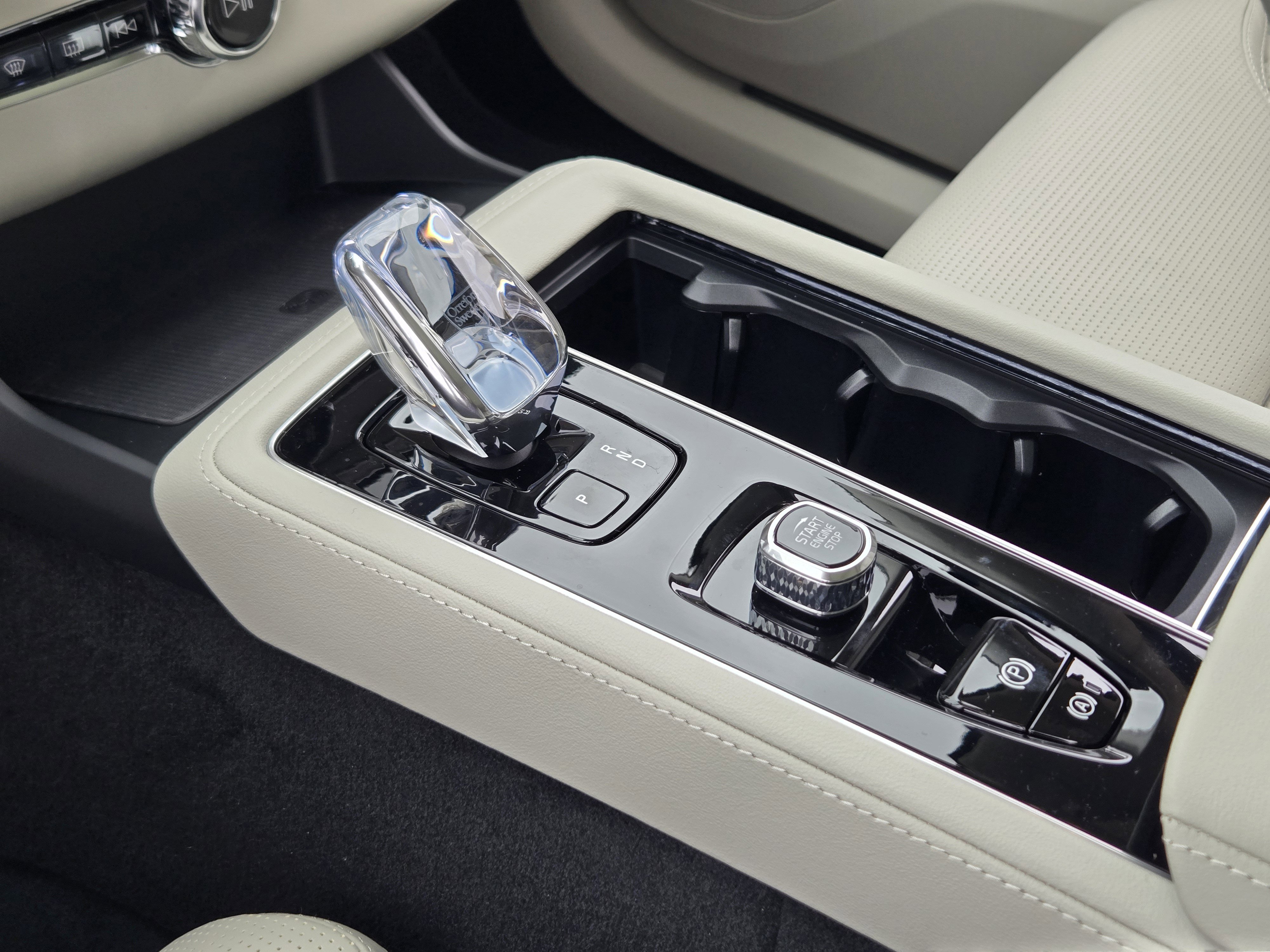 New 2026 Volvo XC90 T8 Ultra w/ Protection Package Premier image 16