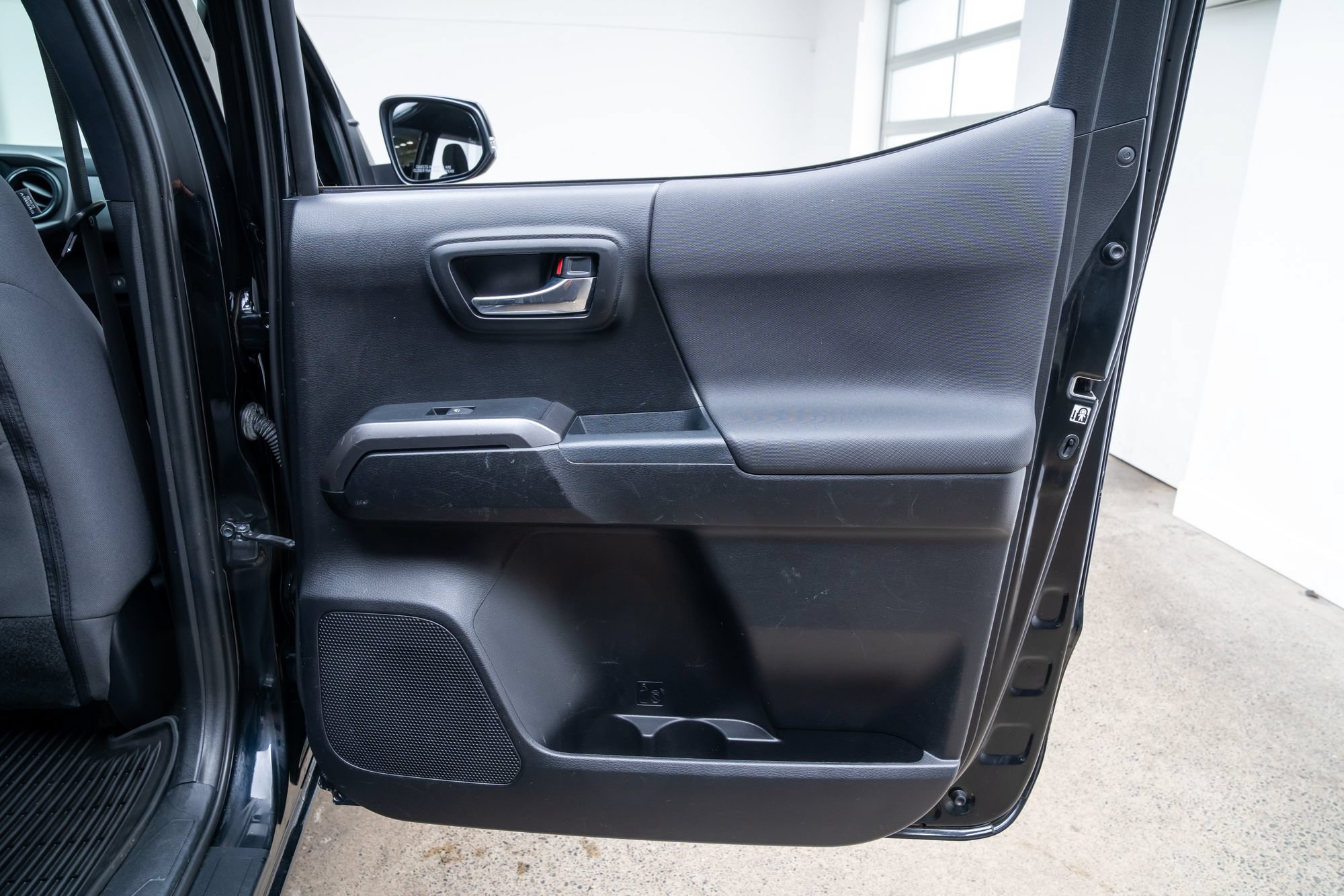 Used 2019 Toyota Tacoma TRD Off-Road w/ Technology Package AWD/4WD image 20