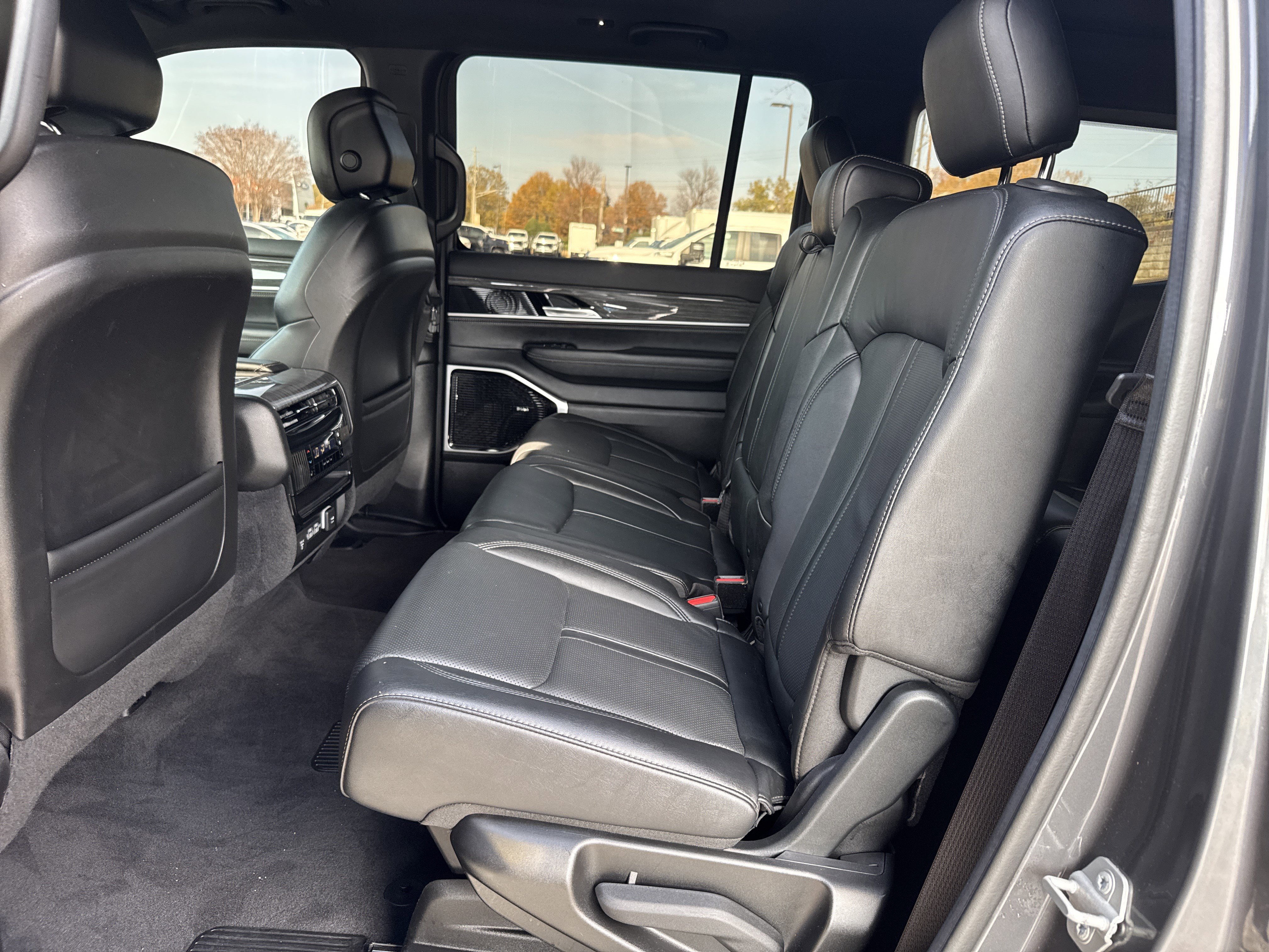 Used 2022 Jeep Wagoneer Series III w/ Premium Group I image 31