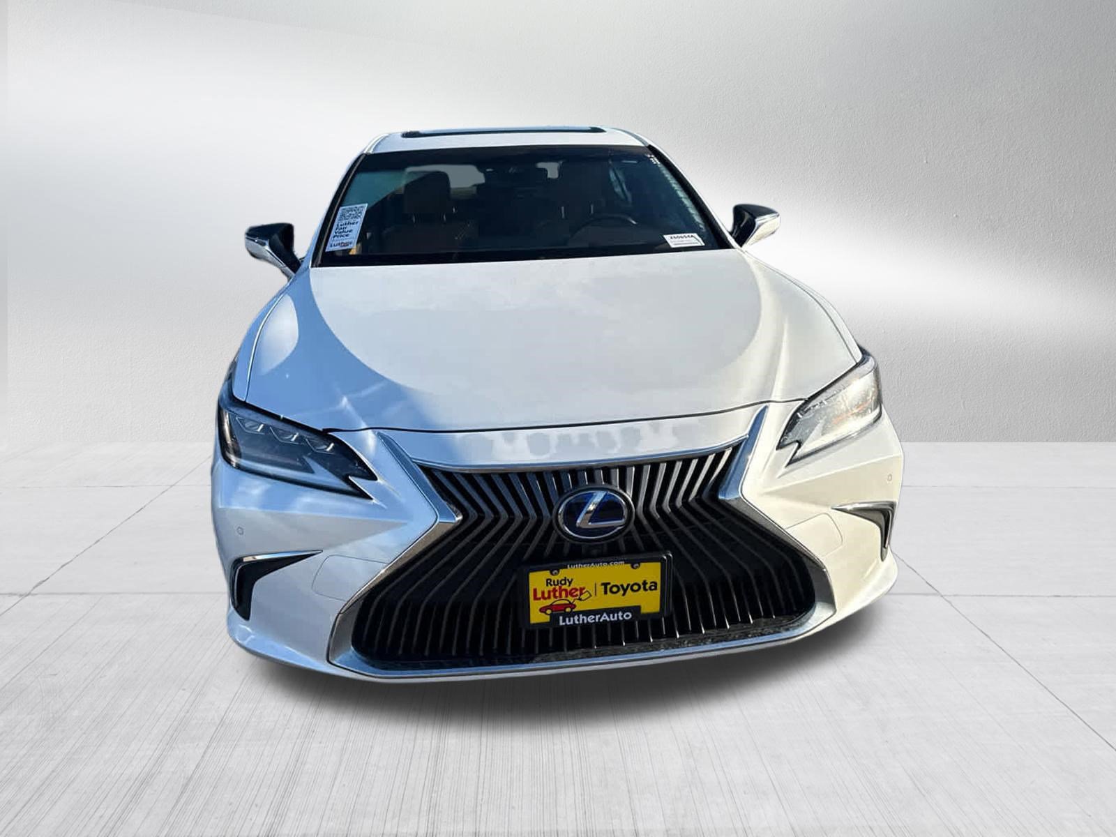 Used 2019 Lexus ES 300h w/ Accessory Package 2 FWD image 2