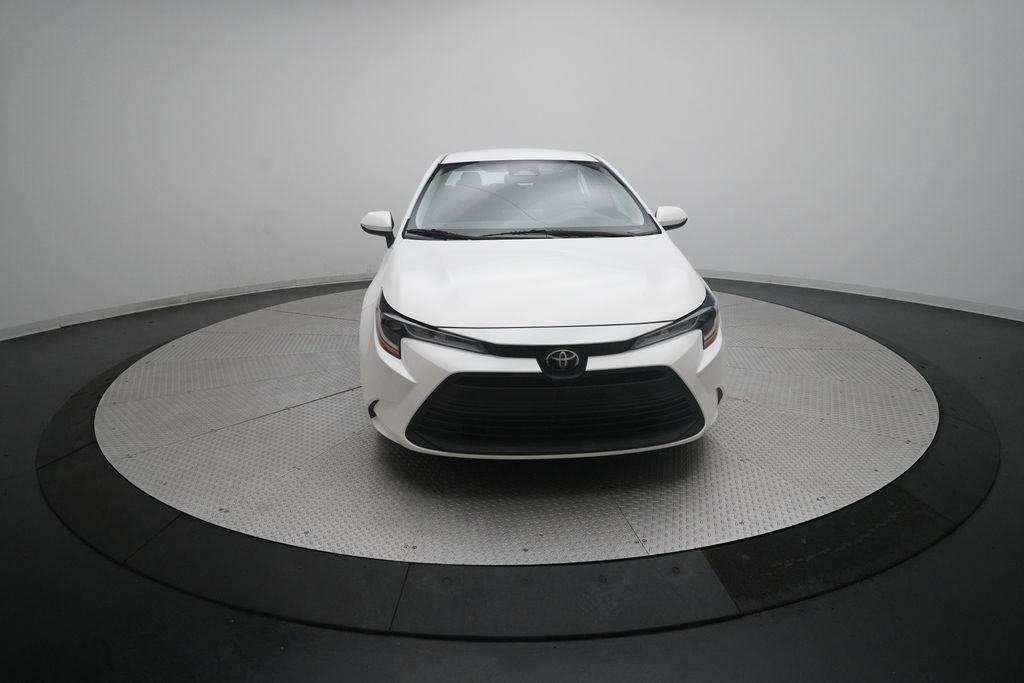 Used 2025 Toyota Corolla LE FWD image 11