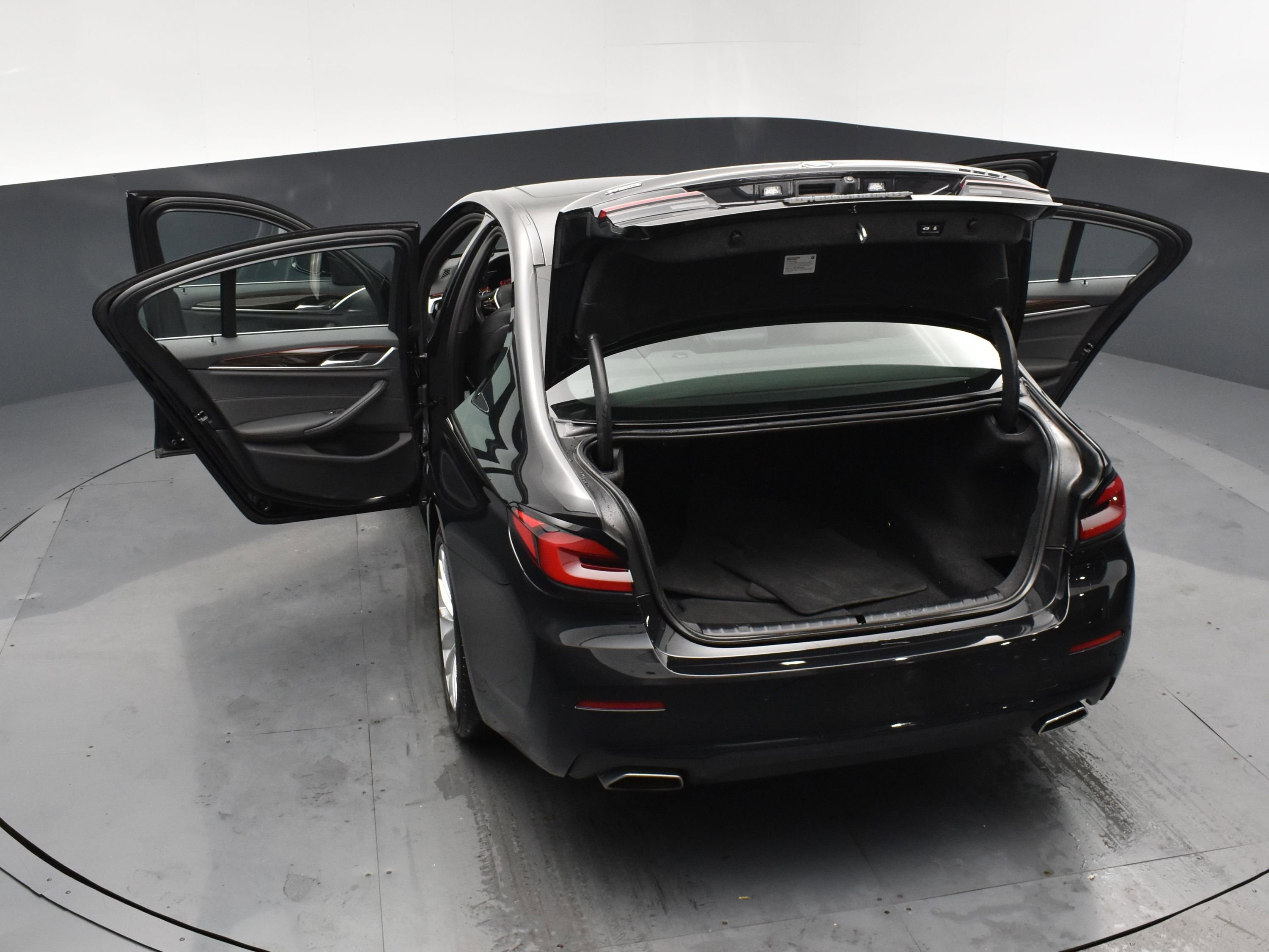 Used 2023 BMW 530i xDrive w/ Convenience Package image 27