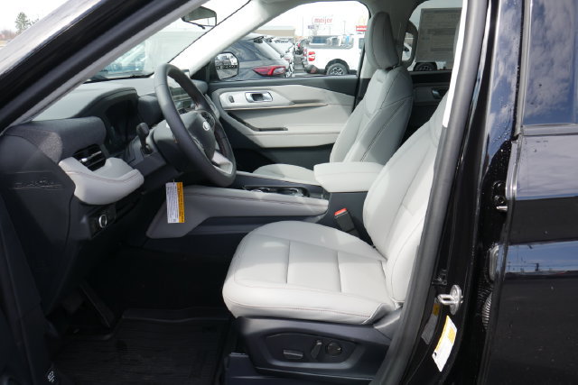 New 2026 Ford Explorer Active w/ Active Comfort Package AWD/4WD image 2