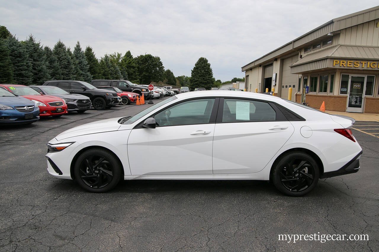 Used 2026 Hyundai Elantra Sport FWD image 4