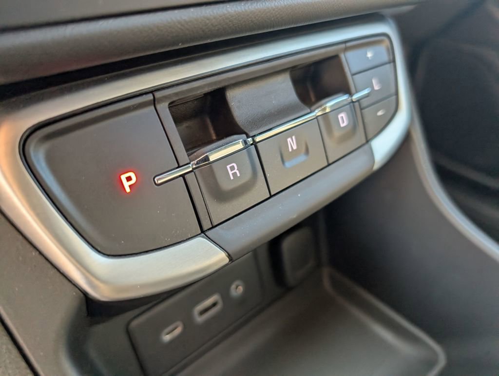 Used 2024 GMC Terrain SLE w/ Driver Convenience Package image 22