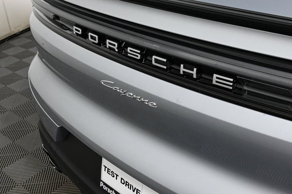 Used 2026 Porsche Cayenne Coupe AWD/4WD image 37