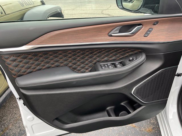 Used 2025 Jeep Grand Cherokee Summit AWD/4WD image 7