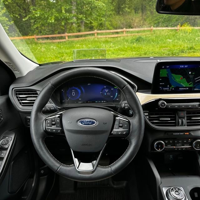 Used 2022 Ford Escape Titanium w/ Titanium Premium Package image 27