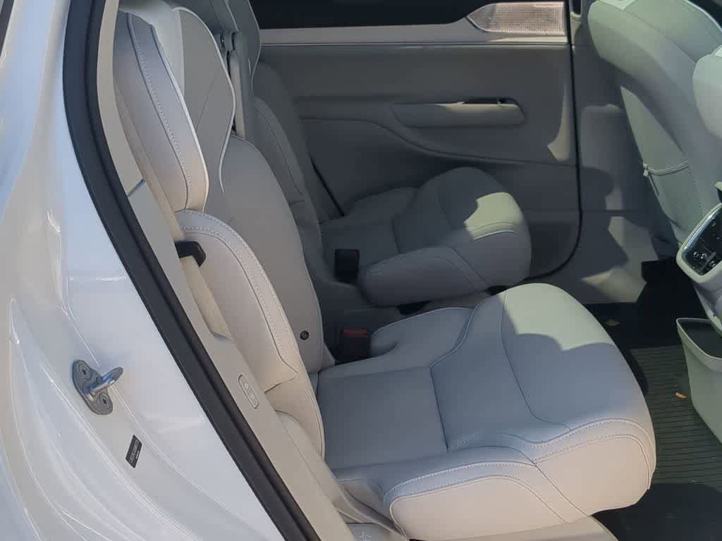 Used 2025 Volvo EX90 Ultra AWD/4WD image 19