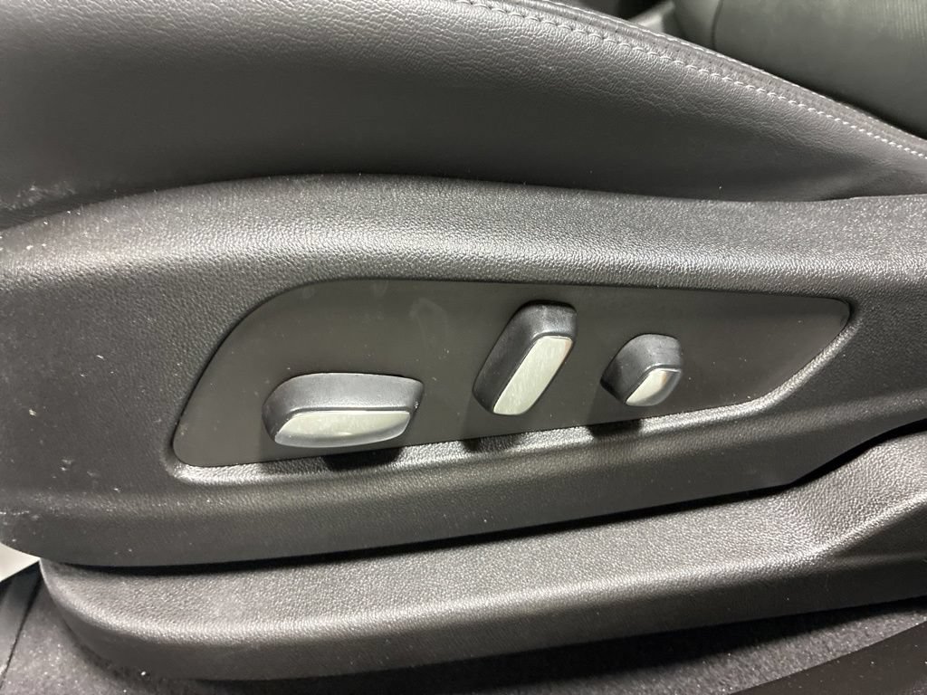 Used 2024 Cadillac XT6 Sport w/ LPO, Floor Liner Package AWD/4WD image 12