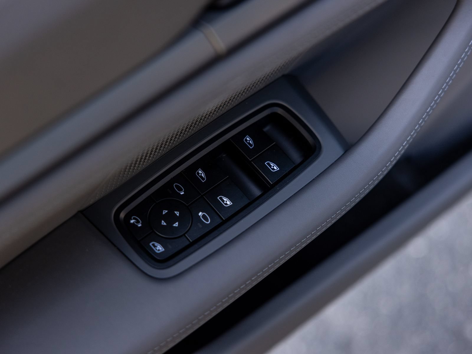 New 2025 Porsche Taycan AWD/4WD image 46