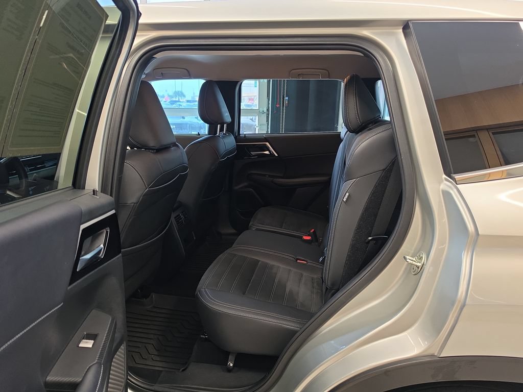 Used 2024 Mitsubishi Outlander SE Black Edition FWD image 31