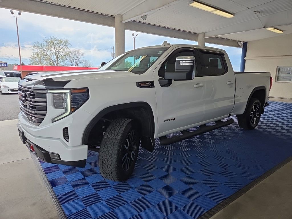Used 2023 GMC Sierra 1500 AT4 w/ Technology Package AWD/4WD image 3