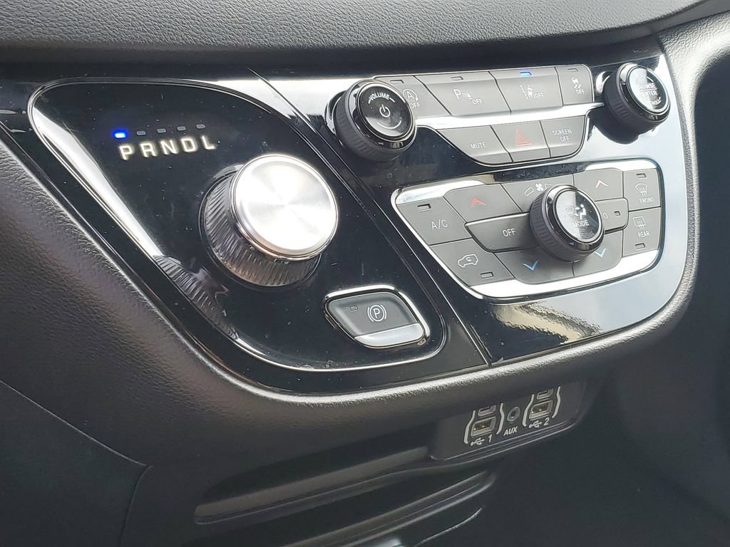 Used 2025 Chrysler Pacifica Select FWD image 21