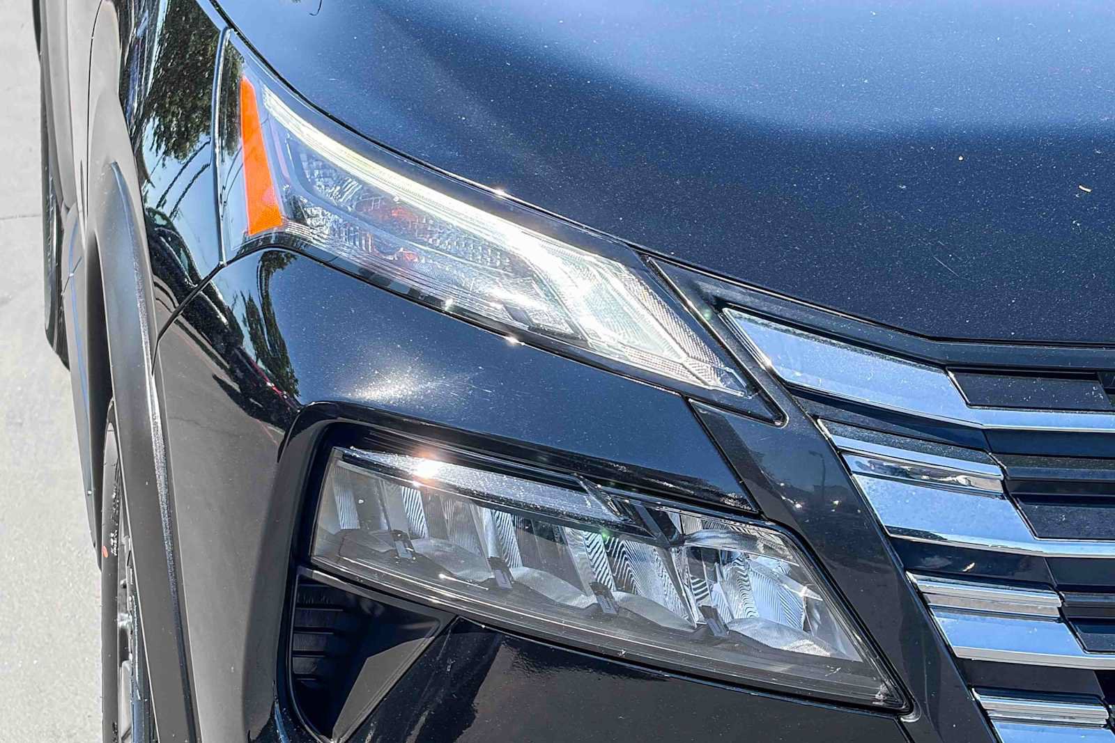 Used 2024 Nissan Rogue SV AWD/4WD image 6