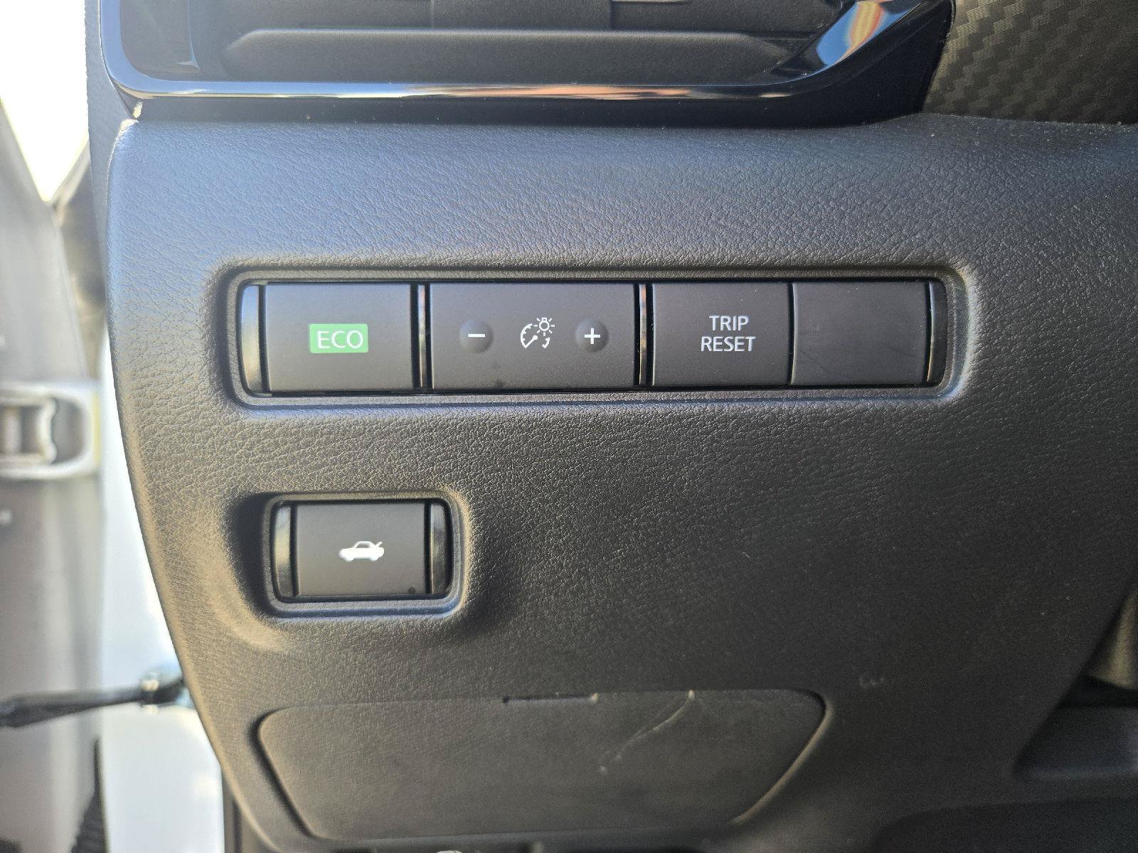 Used 2025 Nissan Sentra SV FWD image 14