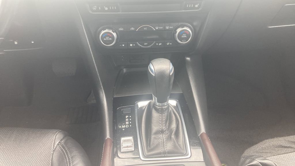 Used 2017 MAZDA MAZDA3 Grand Touring w/ Premium Equipment Package FWD image 23