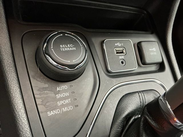 Used 2021 Jeep Cherokee Latitude Lux 80th Anniv w/ Quick Order Package 26U 80TH image 31