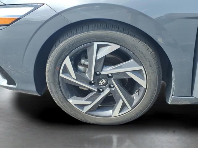 Used 2024 Hyundai Elantra Limited FWD image 19