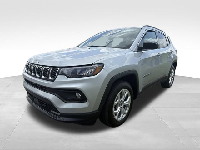 Used 2024 Jeep Compass Latitude AWD/4WD image 9