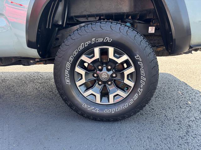 Used 2022 Toyota Tacoma TRD Off-Road AWD/4WD image 33