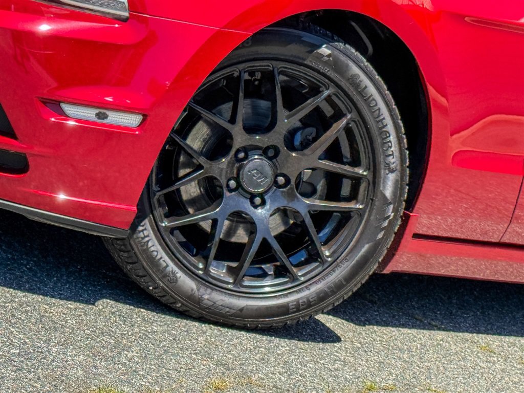 Used 2013 Ford Mustang Coupe RWD image 5