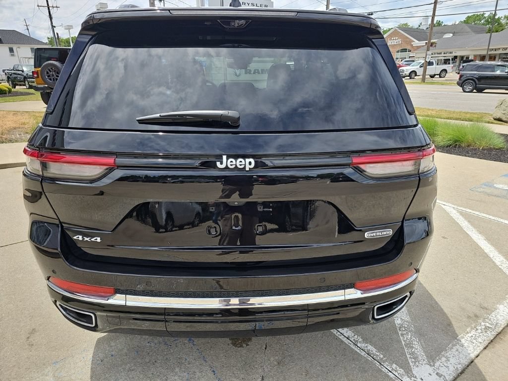 Certified 2024 Jeep Grand Cherokee Overland w/ Luxury Tech Group IV AWD/4WD image 12