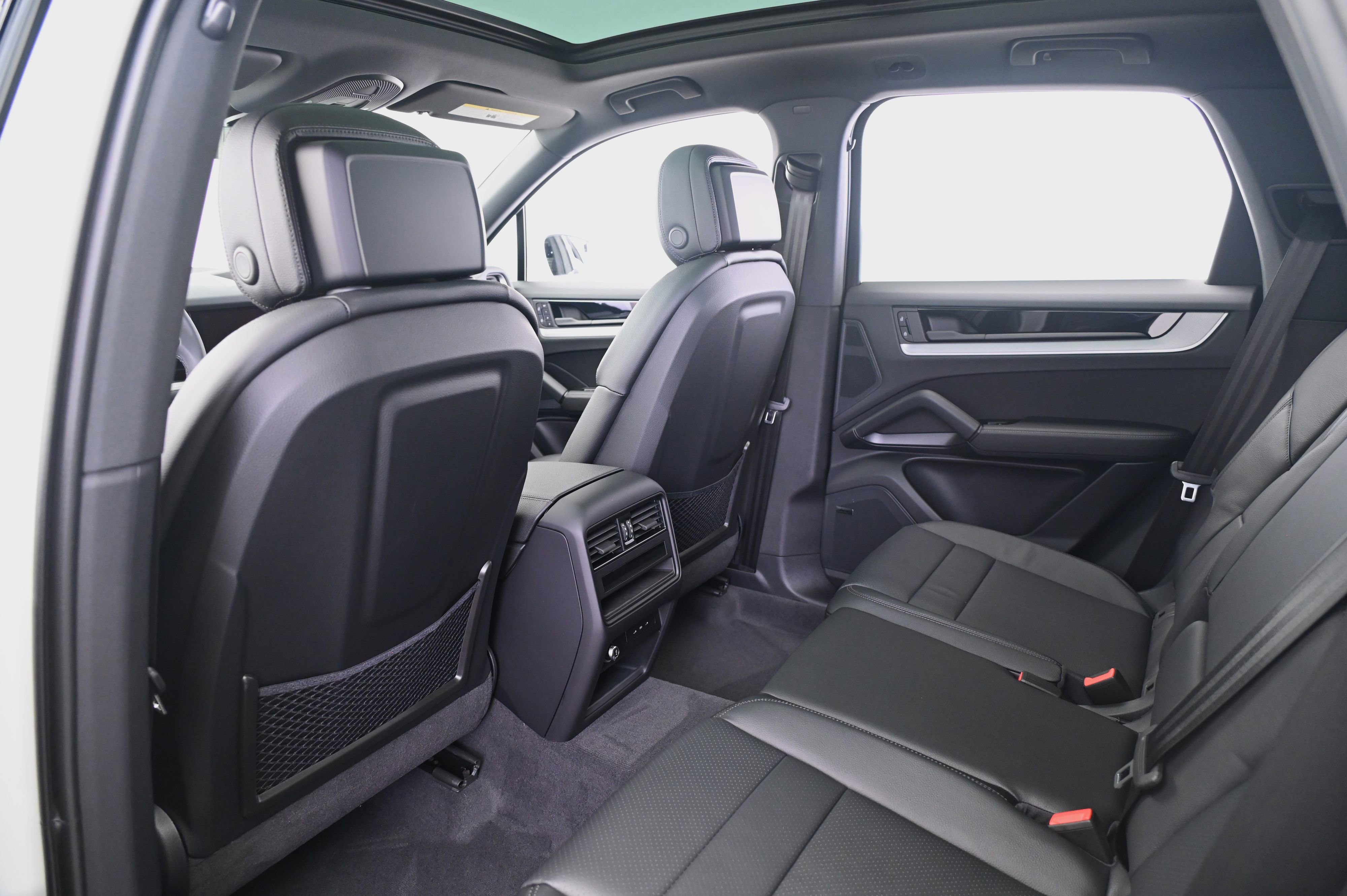 Certified 2025 Porsche Cayenne image 31